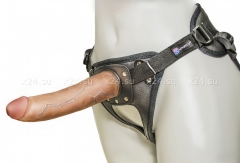 Кожаные страпон-трусики с фаллосом Harness Ultra Realistic 7"